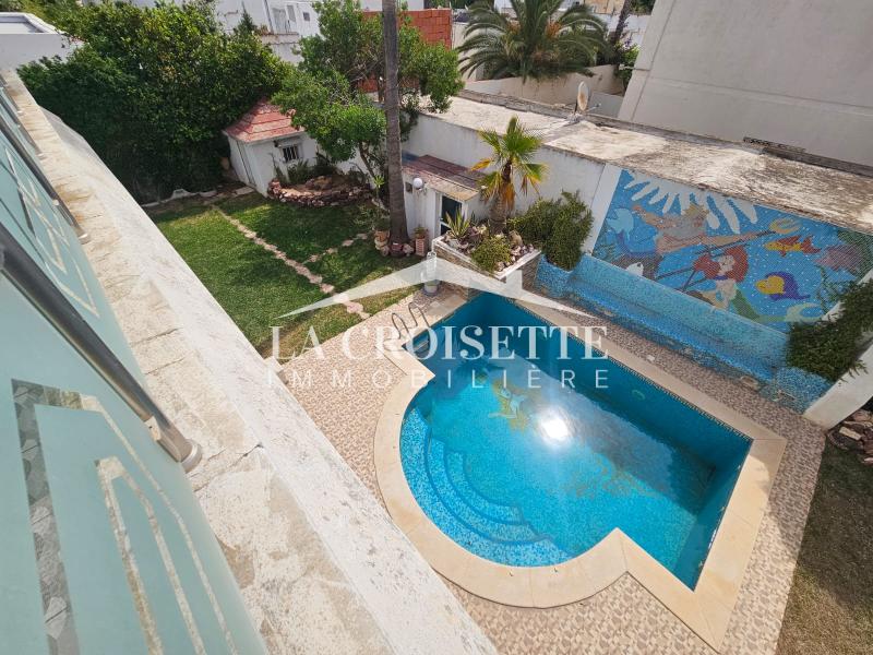 Étage de villa meublé S+3 avec terrasse à La Soukra